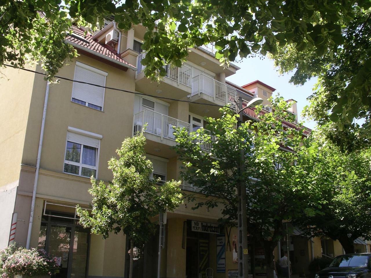 Centrum 2 Apartmanok Hévíz Exterior foto